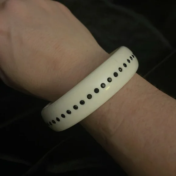 Vtg 80s Creamy Plastic Bangle with Black Gems - Picture 1 of 4